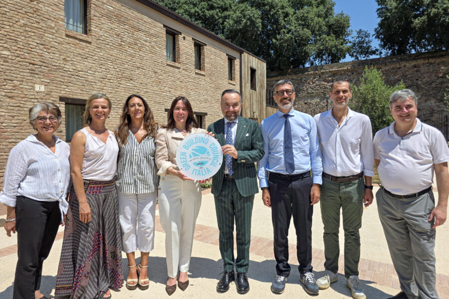 Ferrara, alla Casa dell’Ortolano consegnata la targa per la certificazione GBC Home Livello Argento: un esempio virtuoso di rigenerazione urbana sostenibile